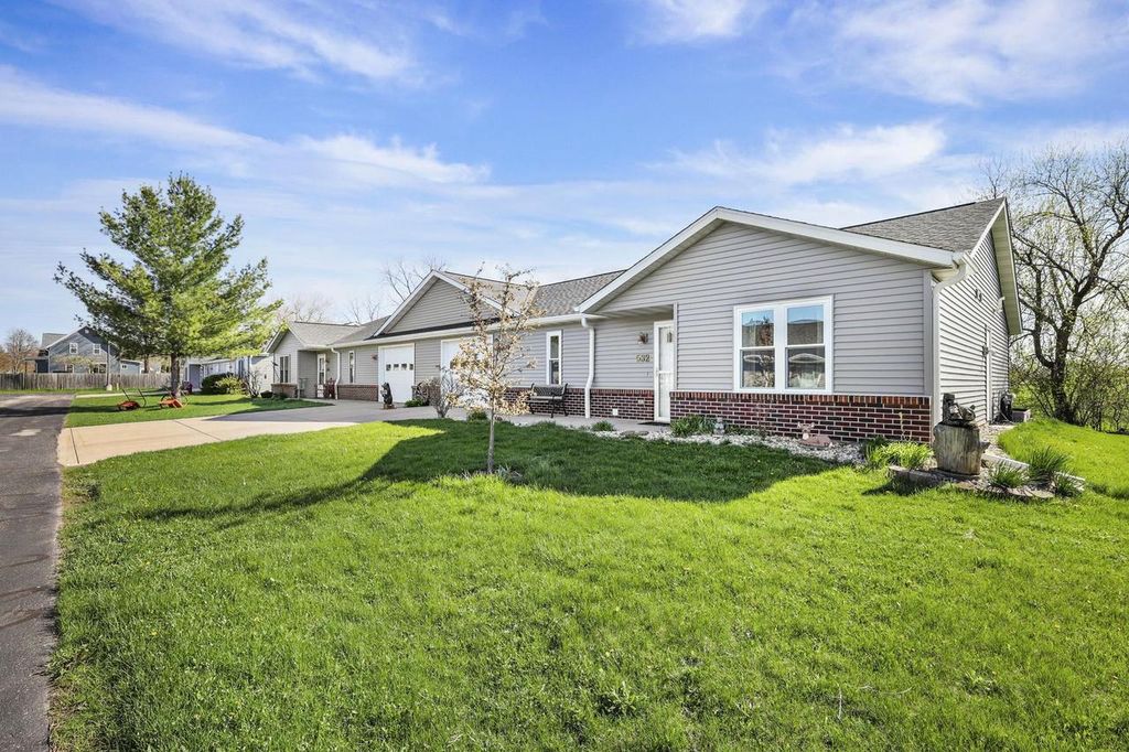 Photo of 532 Plum Tree DRIVE, Evansville, WI 53536 (MLS # 2020985)