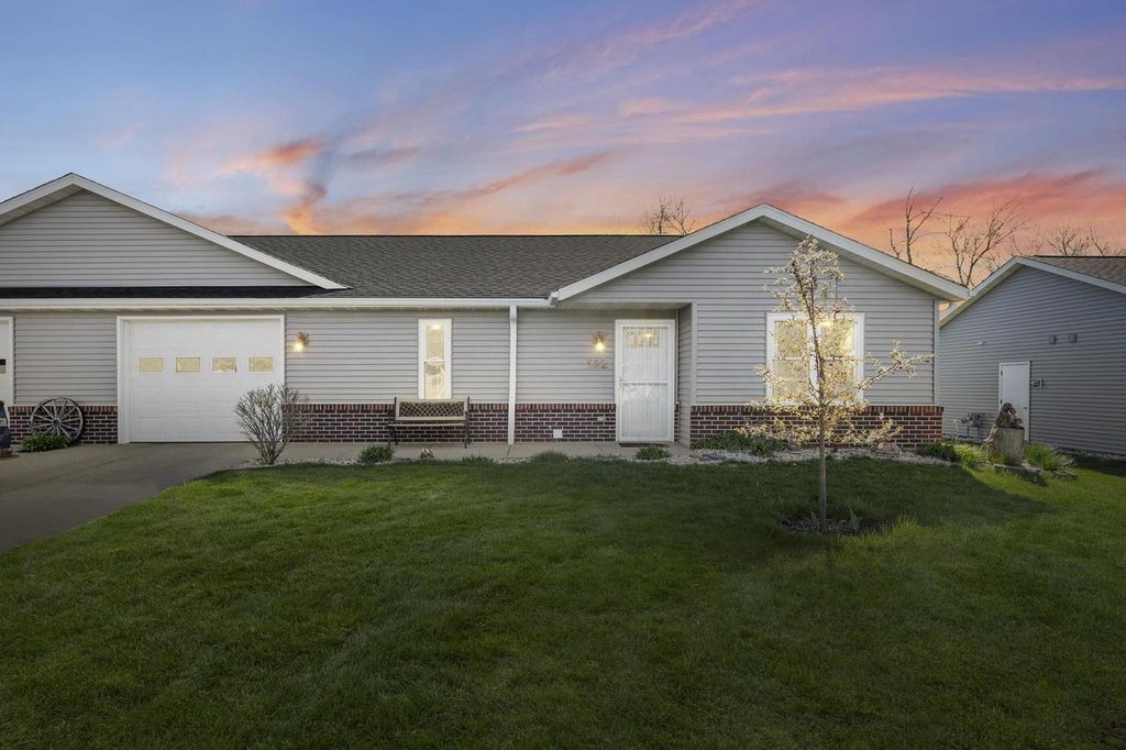 Photo of 532 Plum Tree DRIVE, Evansville, WI 53536 (MLS # 2020985)