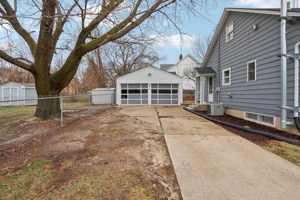 Photo of 802 W Franklin STREET, Portage, WI 53901 (MLS # 2019944)