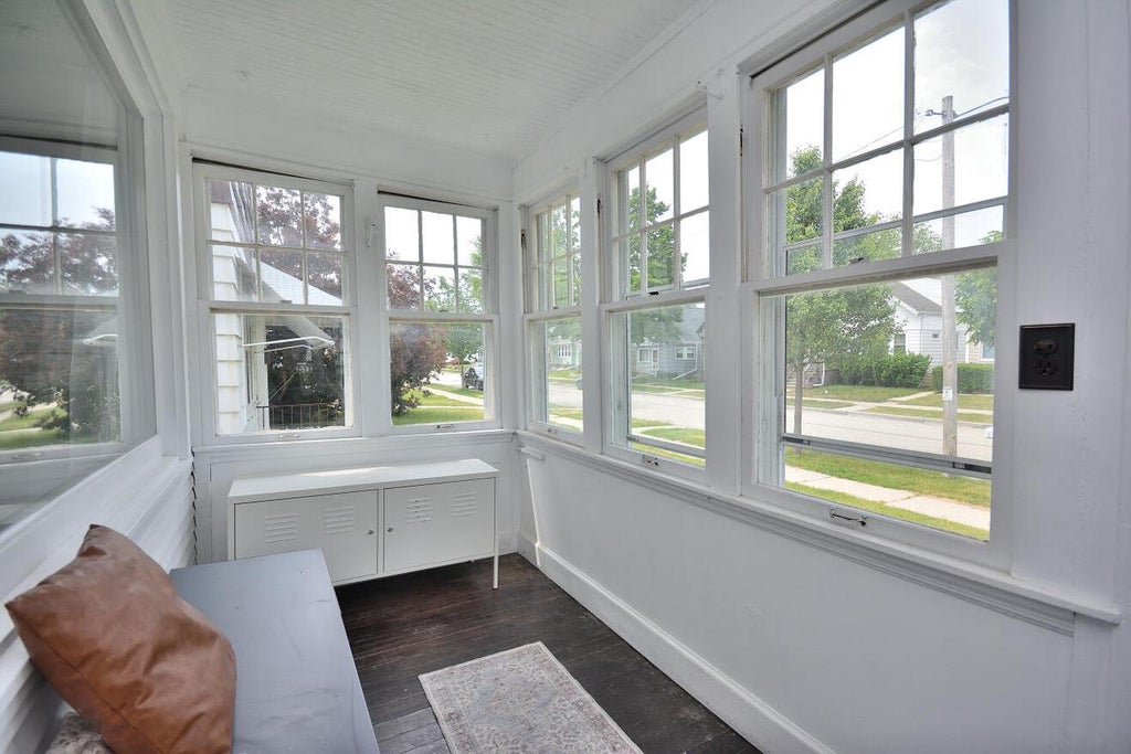 Photo of 3662 S Ahmedi AVENUE, Saint Francis, WI 53235 (MLS # 1965989)