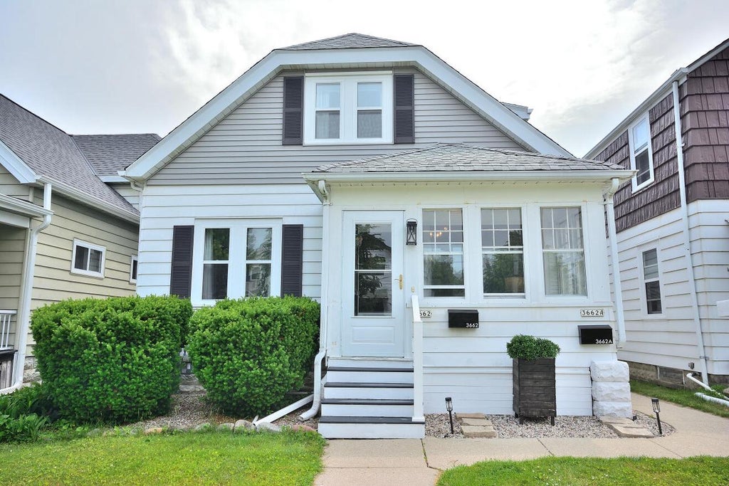 Photo of 3662 S Ahmedi AVENUE, Saint Francis, WI 53235 (MLS # 1965989)