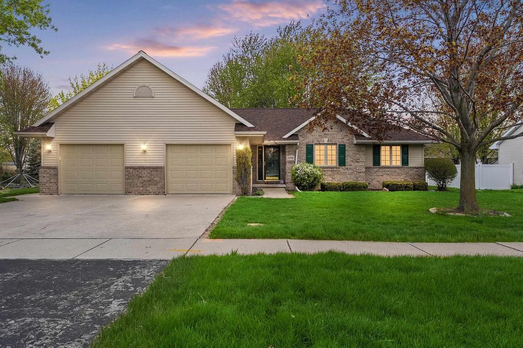 Photo of 2298 Lost Dauphin ROAD, De Pere, WI 54115 (MLS # 50325164)