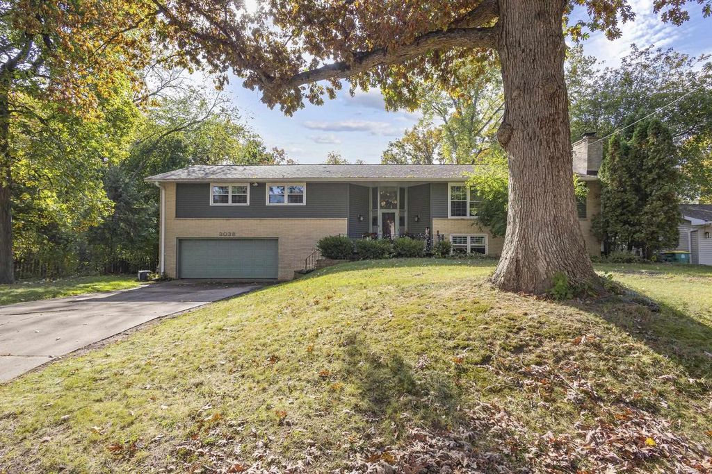 Photo of 3038 Bay View DRIVE, Green Bay, WI 54311 (MLS # 50316975)