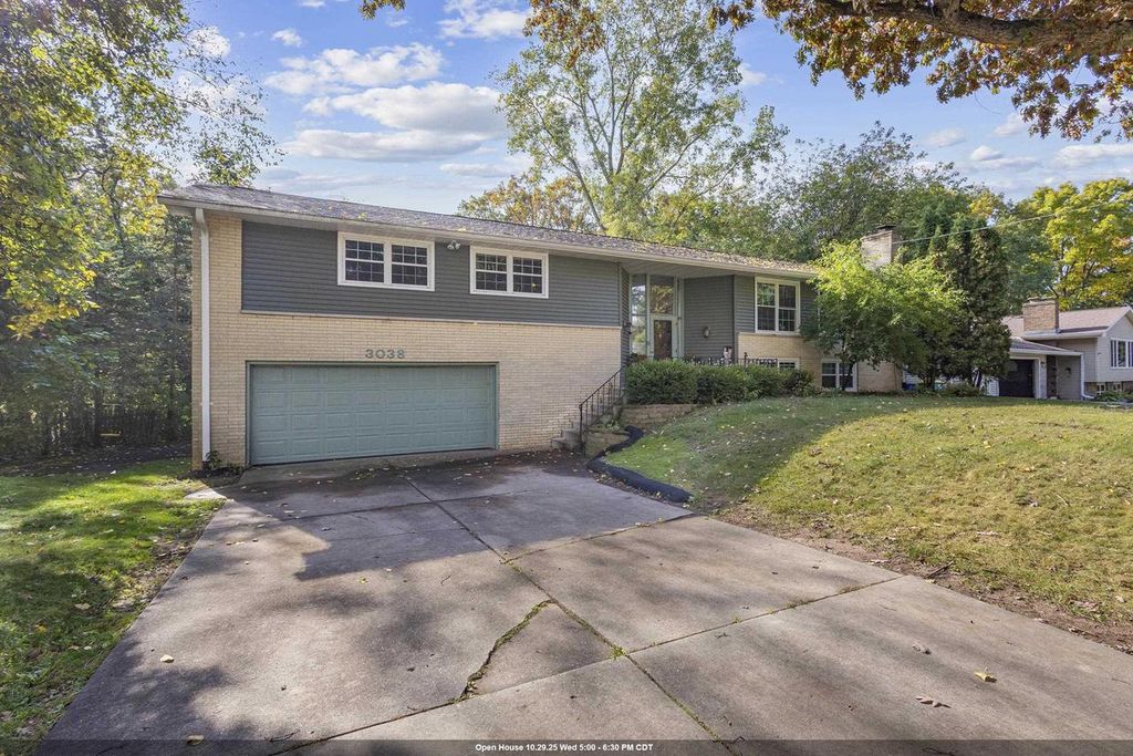 Photo of 3038 Bay View DRIVE, Green Bay, WI 54311 (MLS # 50316975)