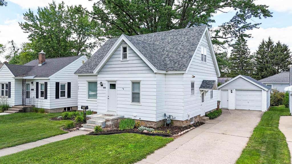 Photo of 2256 Fourth AVENUE, Stevens Point, WI 54481 (MLS # 22603152)