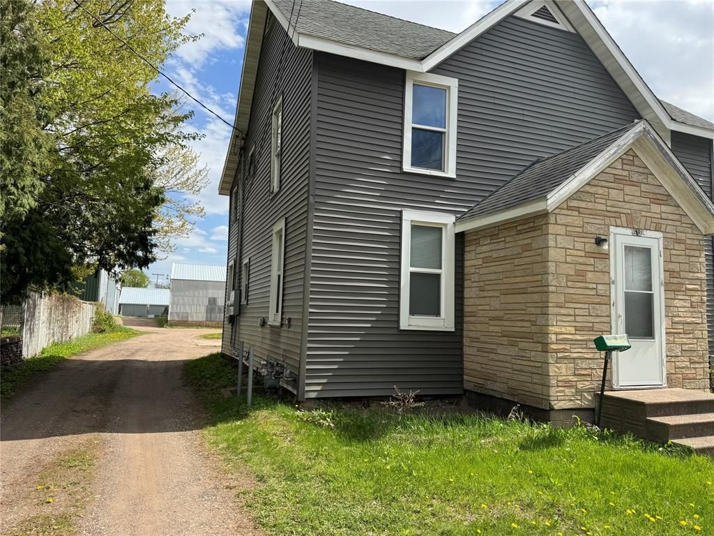 Photo of 613-613 1/2 E Grand AVENUE #1-2, Chippewa Falls, WI 54729 (MLS # 1600949)