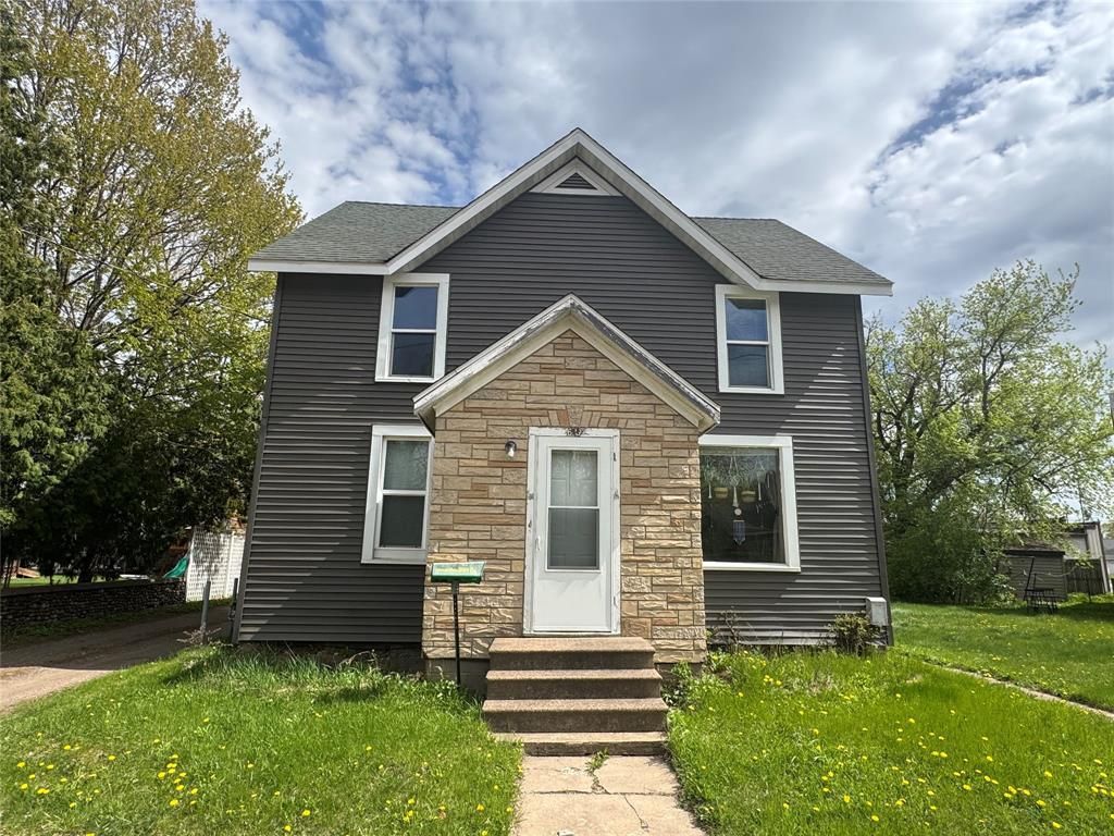 Photo of 613-613 1/2 E Grand AVENUE #1-2, Chippewa Falls, WI 54729 (MLS # 1600949)