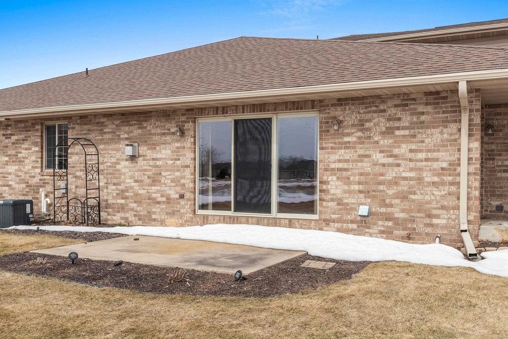 Photo of 1267 Pond View CIRCLE #42, De Pere, WI 54115 (MLS # 50322657)