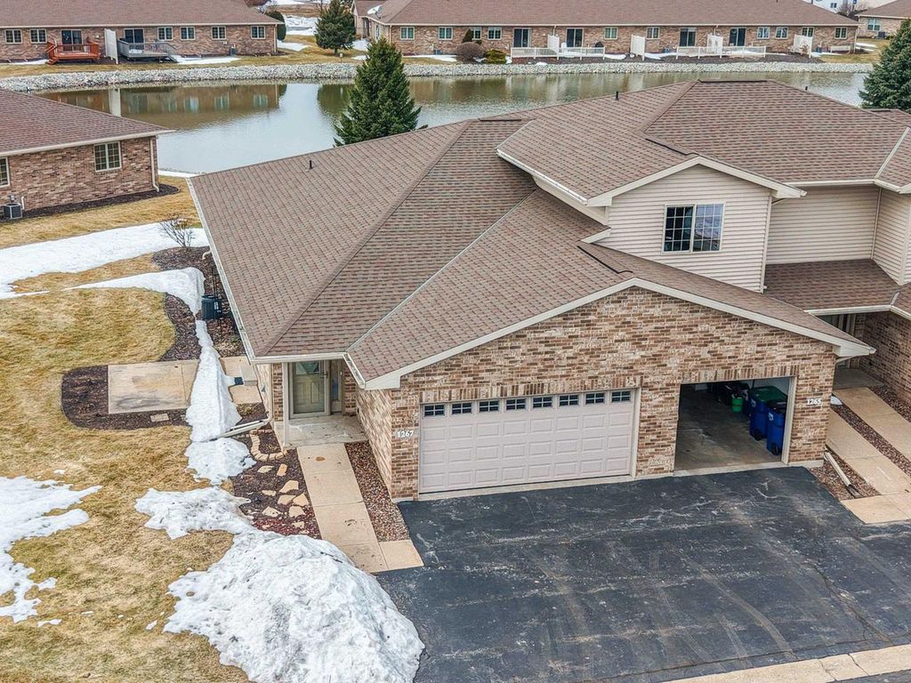 Photo of 1267 Pond View CIRCLE #42, De Pere, WI 54115 (MLS # 50322657)