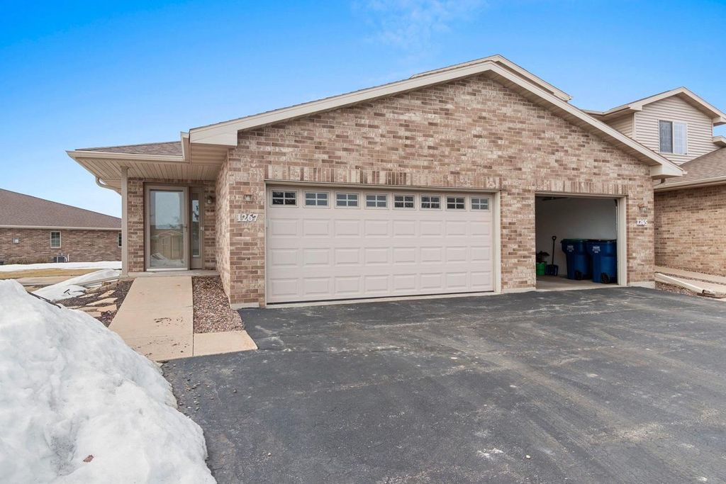 Photo of 1267 Pond View CIRCLE #42, De Pere, WI 54115 (MLS # 50322657)