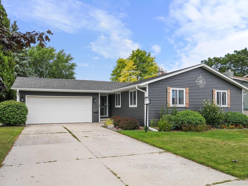 Photo of 1668 Atlanta CIRCLE, Manitowoc, WI 54220 (MLS # 1977539)