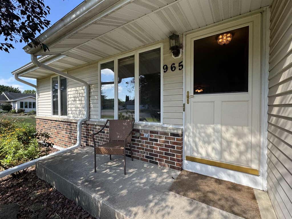 Photo of 965 N Wuthering Hills DRIVE, Janesville, WI 53546 (MLS # 2029557)
