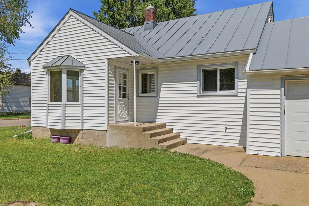 Photo of 2911 Reddin ROAD, Wisconsin Rapids, WI 54495 (MLS # 22602370)