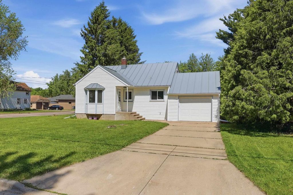 Photo of 2911 Reddin ROAD, Wisconsin Rapids, WI 54495 (MLS # 22602370)