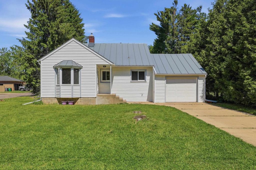 Photo of 2911 Reddin ROAD, Wisconsin Rapids, WI 54495 (MLS # 22602370)