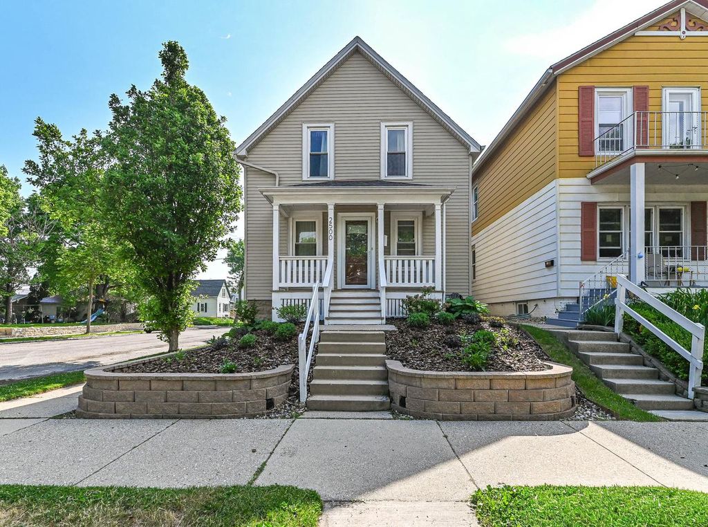 Photo of 2500 S Lenox STREET, Milwaukee, WI 53207 (MLS # 1964225)