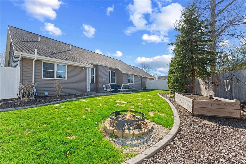 Photo of 2101 Tenmile DRIVE, De Pere, WI 54115 (MLS # 50324236)