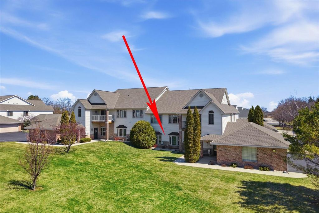 Photo of 811 Cheyenne AVENUE #G, Grafton, WI 53024 (MLS # 1957183)