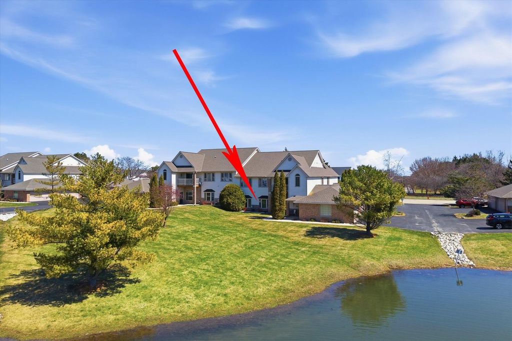 Photo of 811 Cheyenne AVENUE #G, Grafton, WI 53024 (MLS # 1957183)