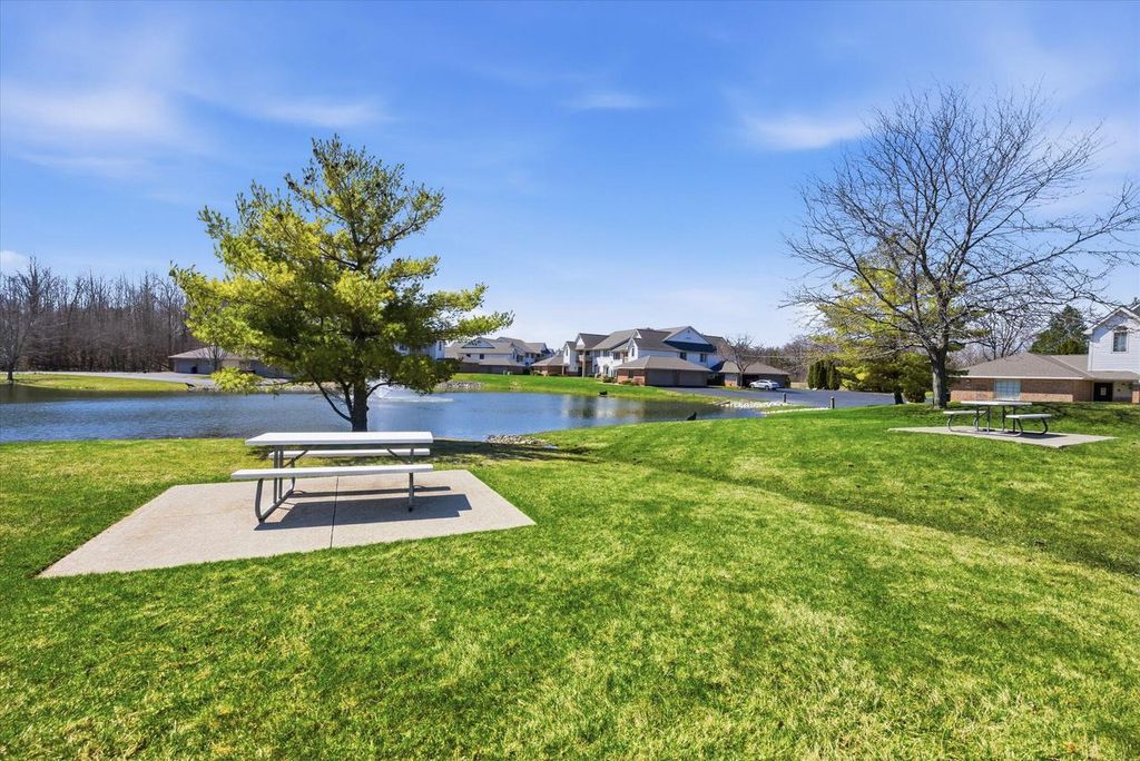 Photo of 811 Cheyenne AVENUE #G, Grafton, WI 53024 (MLS # 1957183)