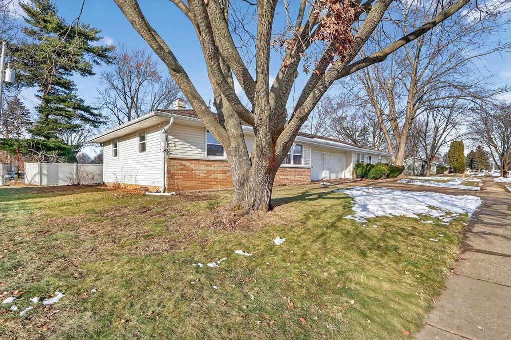 Photo of 56 S Huron DRIVE, Janesville, WI 53545 (MLS # 2014081)