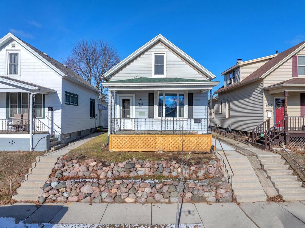 Photo of 918 Swift AVENUE, Sheboygan, WI 53081 (MLS # 1947204)