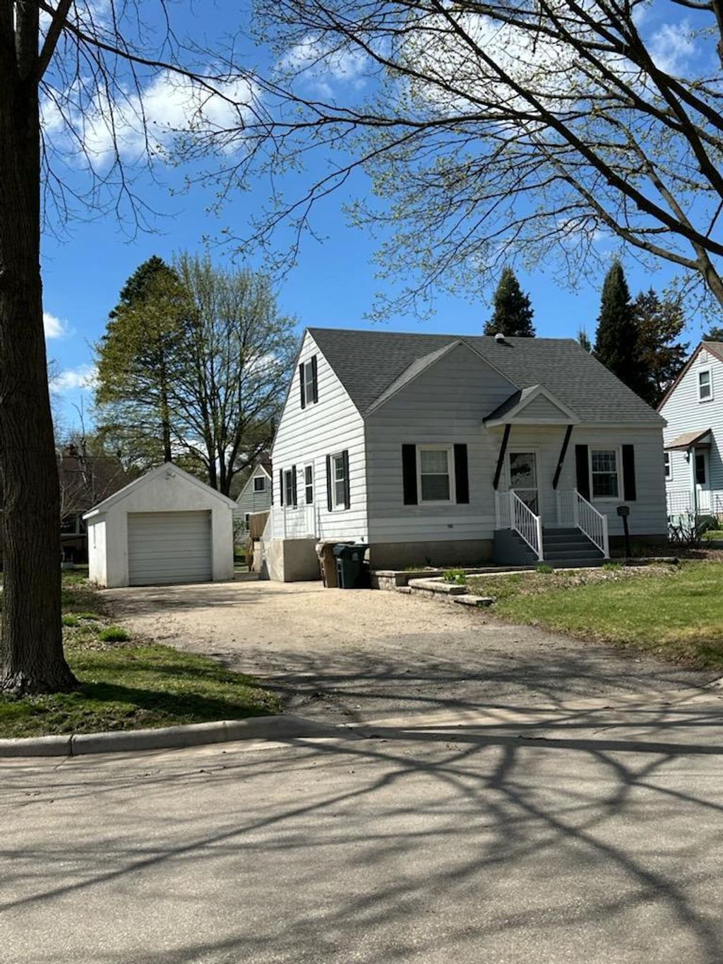 Photo of 1426 Hooker AVENUE, Madison, WI 53704 (MLS # 1960078)