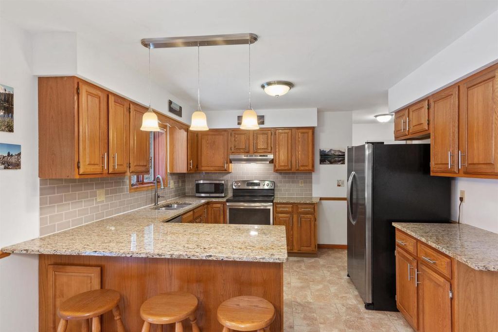 Photo of 921 Tanglewood DRIVE, Plover, WI 54467 (MLS # 22600450)