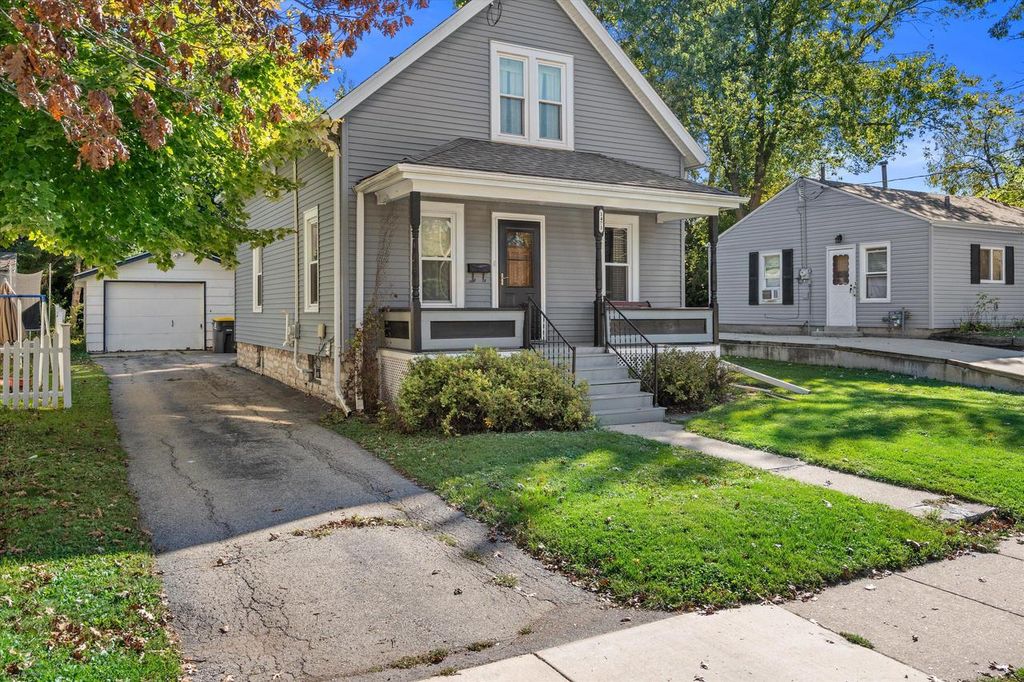 Photo of 1471 Cleveland AVENUE, Waukesha, WI 53186 (MLS # 1943592)