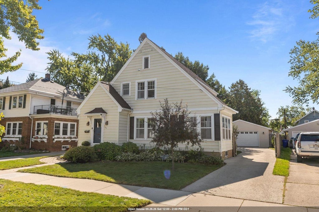 Photo of 505 E Brewster STREET, Appleton, WI 54911 (MLS # 50333196)