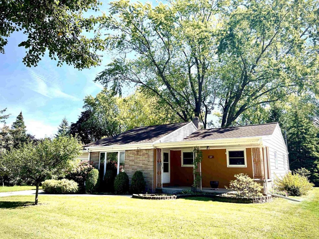 Photo of 827 Colonial AVENUE, Green Bay, WI 54304 (MLS # 50332804)
