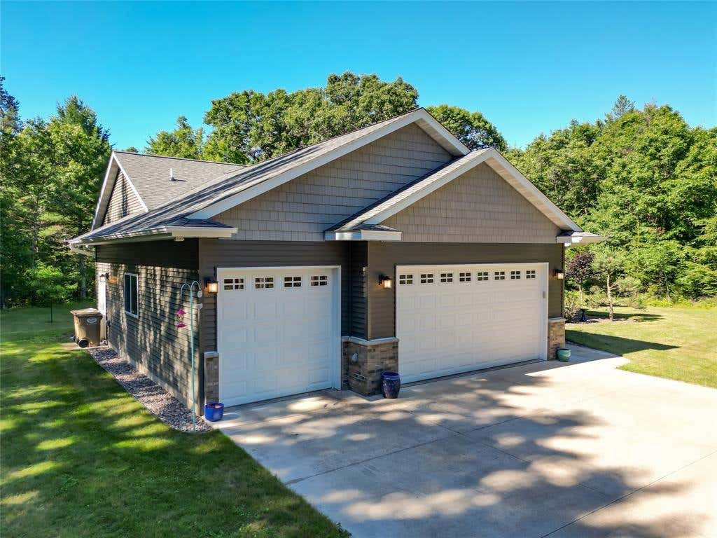 Photo of 1347 Howard DRIVE, Eau Claire, WI 54701 (MLS # 1602547)