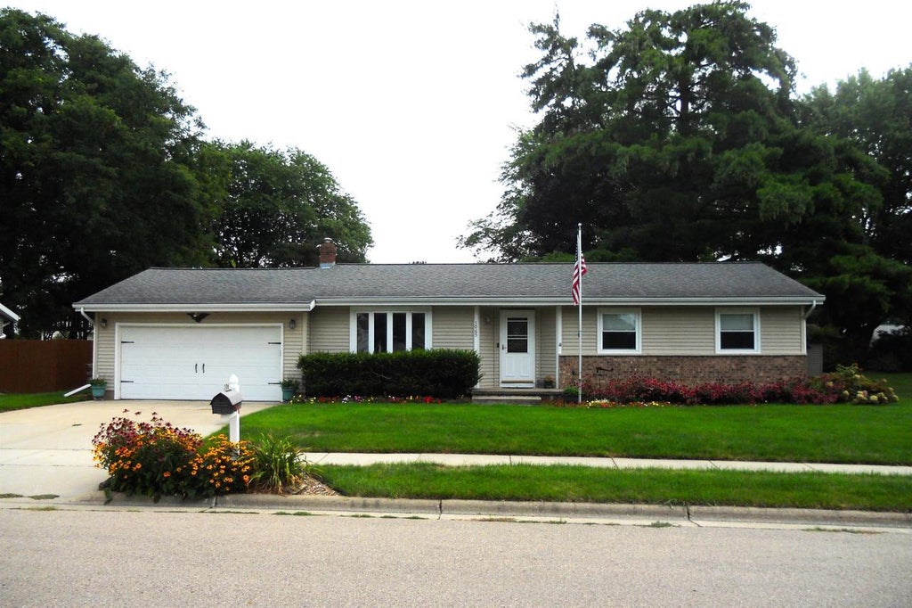Photo of 1065 Tara DRIVE, Sun Prairie, WI 53590 (MLS # 2031590)