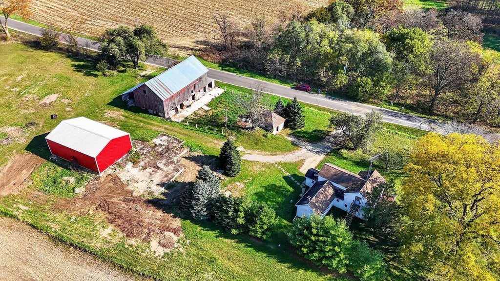 Photo of 4335 Missouri ROAD, Marshall, WI 53559 (MLS # 2035482)
