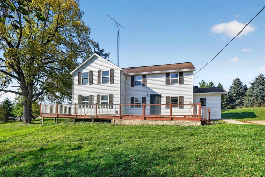 Photo of 4335 Missouri ROAD, Marshall, WI 53559 (MLS # 2035482)