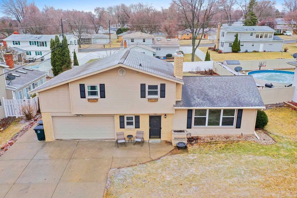 Photo of 951 Duchateau AVENUE, Green Bay, WI 54304 (MLS # 50322162)