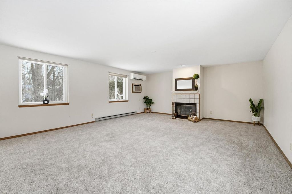 Photo of 1035 S West COURT #B, Appleton, WI 54915 (MLS # 50320314)