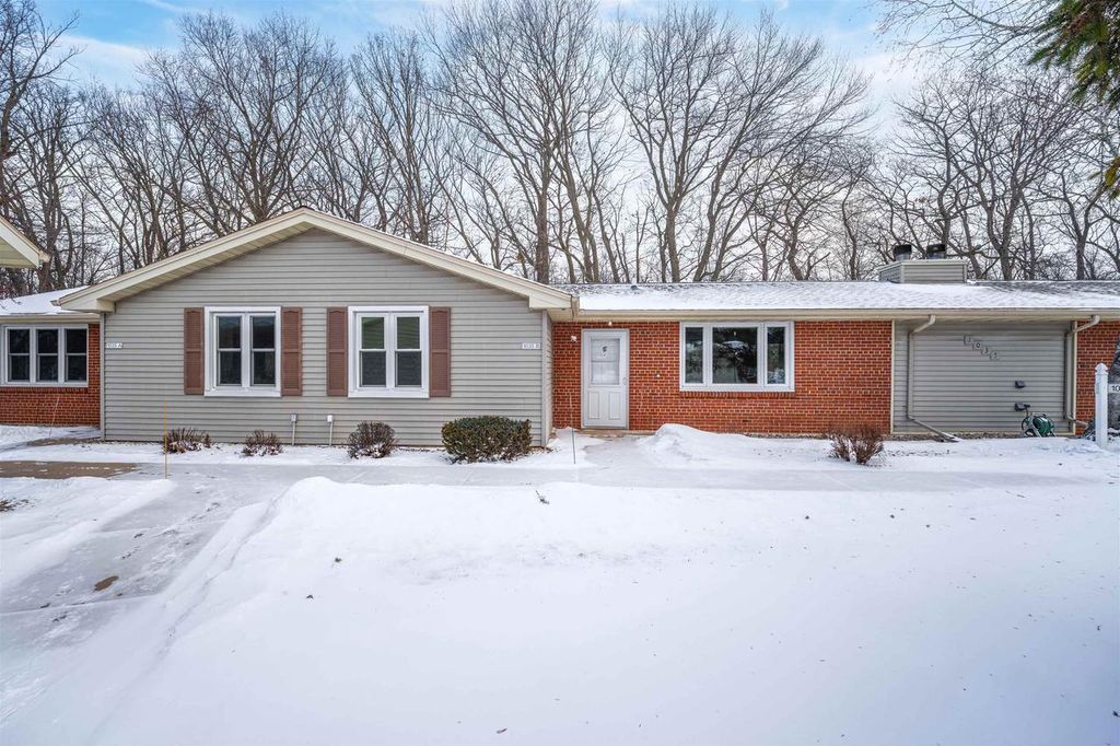 Photo of 1035 S West COURT #B, Appleton, WI 54915 (MLS # 50320314)