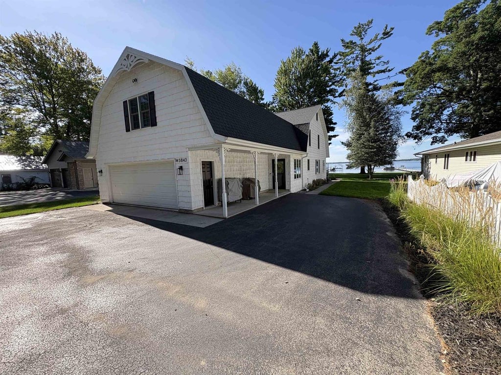 Photo of W5843 Sunset CIRCLE, Shawano, WI 54166 (MLS # 50332490)