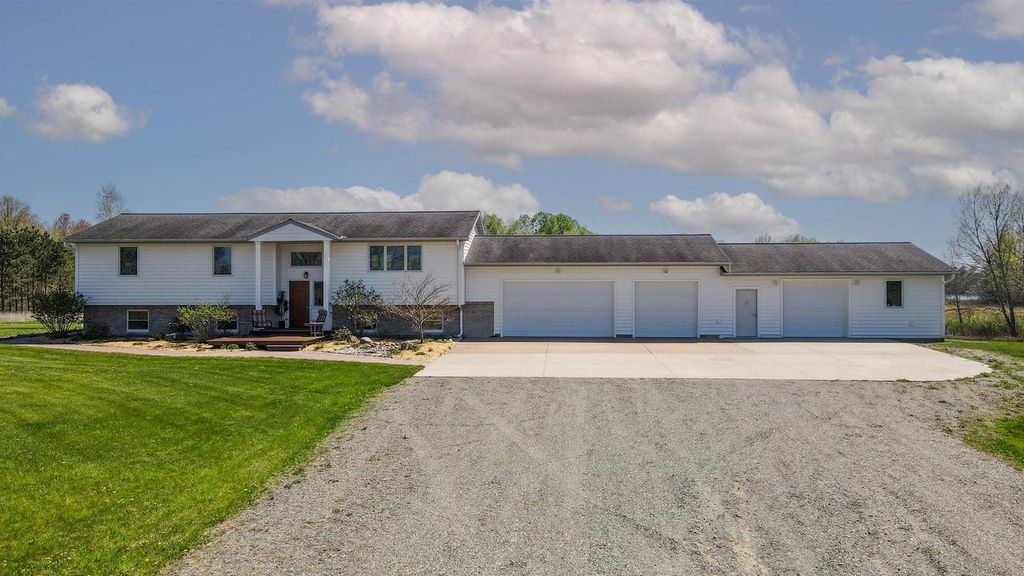 Photo of 169003 Shorewood DRIVE, Rosholt, WI 54473 (MLS # 22600563)