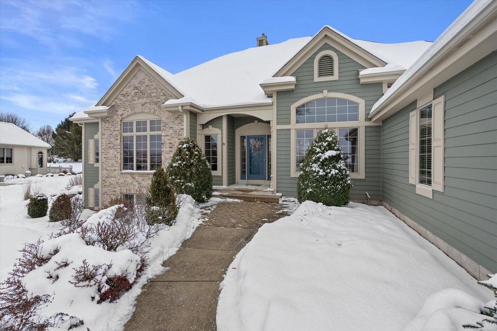 Photo of W261N2830 Woodburne COURT, Pewaukee, WI 53072 (MLS # 1945081)