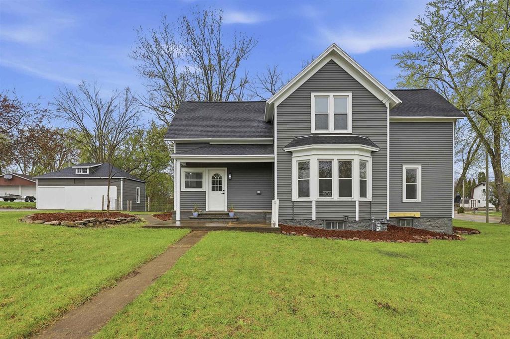Photo of 1602 S Division STREET, New London, WI 54961 (MLS # 50324606)