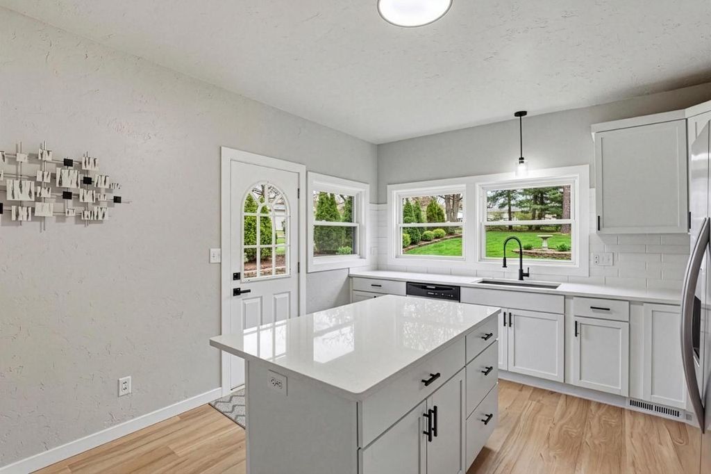 Photo of 1602 S Division STREET, New London, WI 54961 (MLS # 50324606)