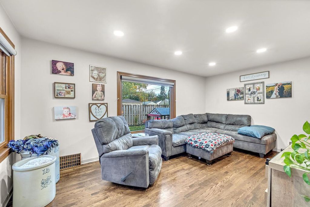Photo of 1124 Kingston AVENUE, Racine, WI 53402 (MLS # 1939936)