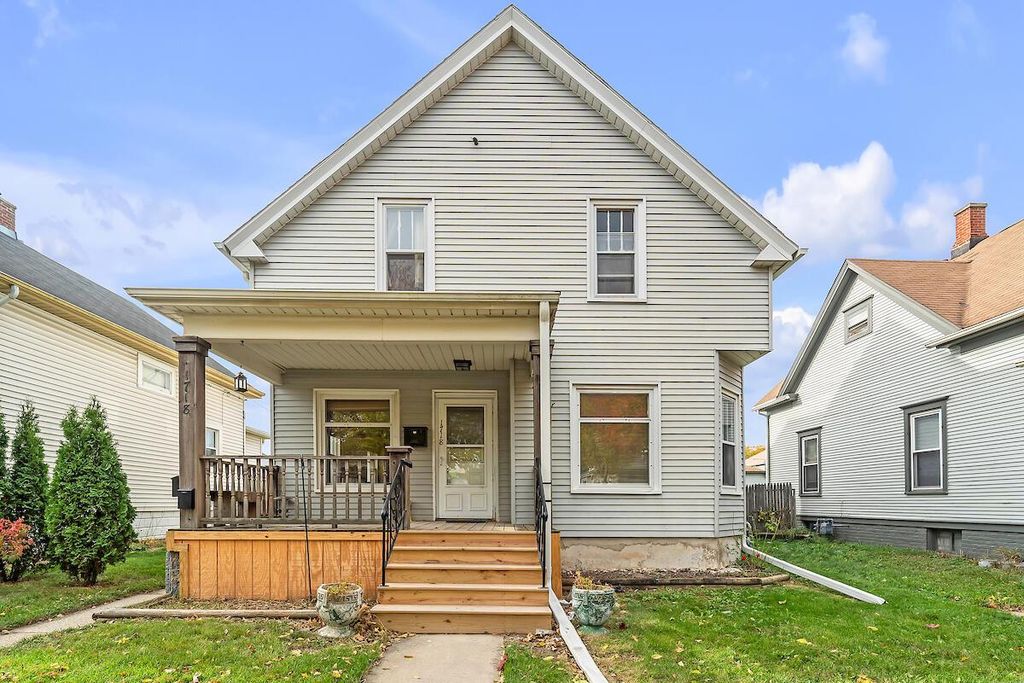 Photo of 1718 Flett AVENUE, Racine, WI 53405 (MLS # 1942238)