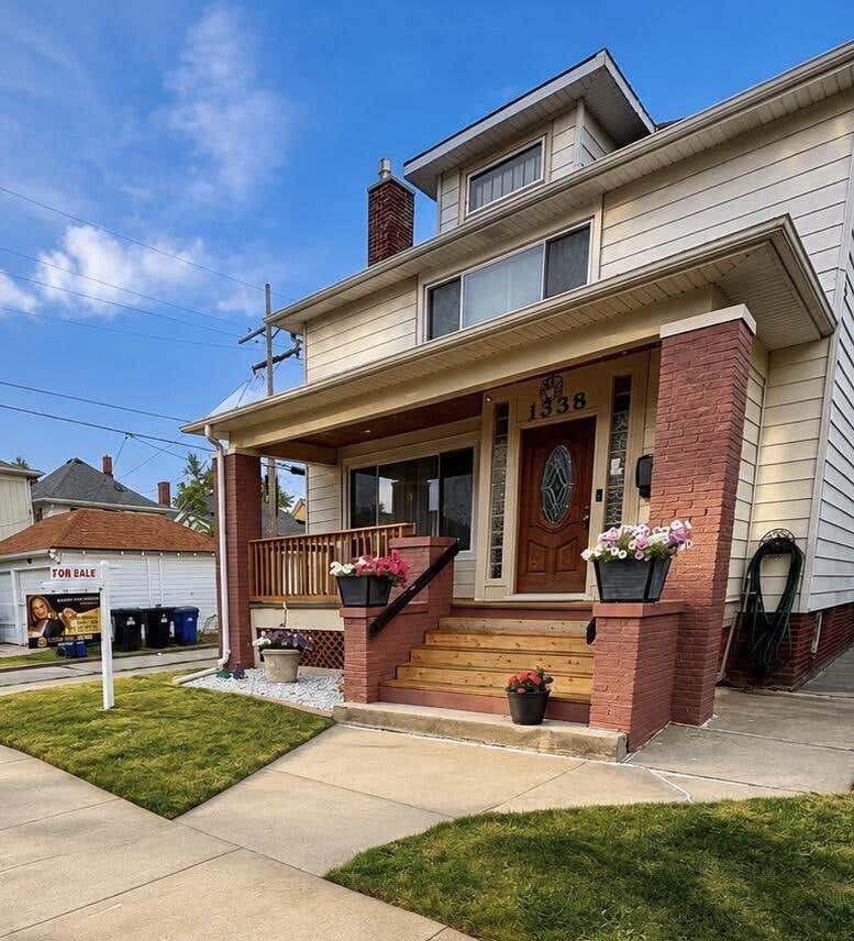 Photo of 1338 Quincy AVENUE, Racine, WI 53405 (MLS # 1975126)