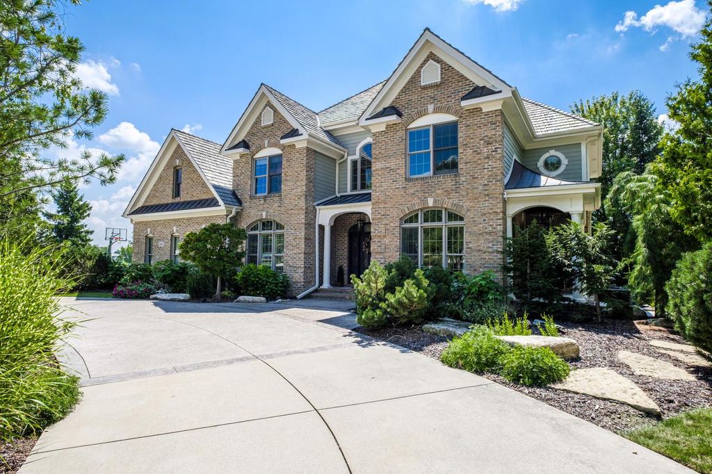 Photo of 1403 E Bristlecone DRIVE, Hartland, WI 53029 (MLS # 1946934)