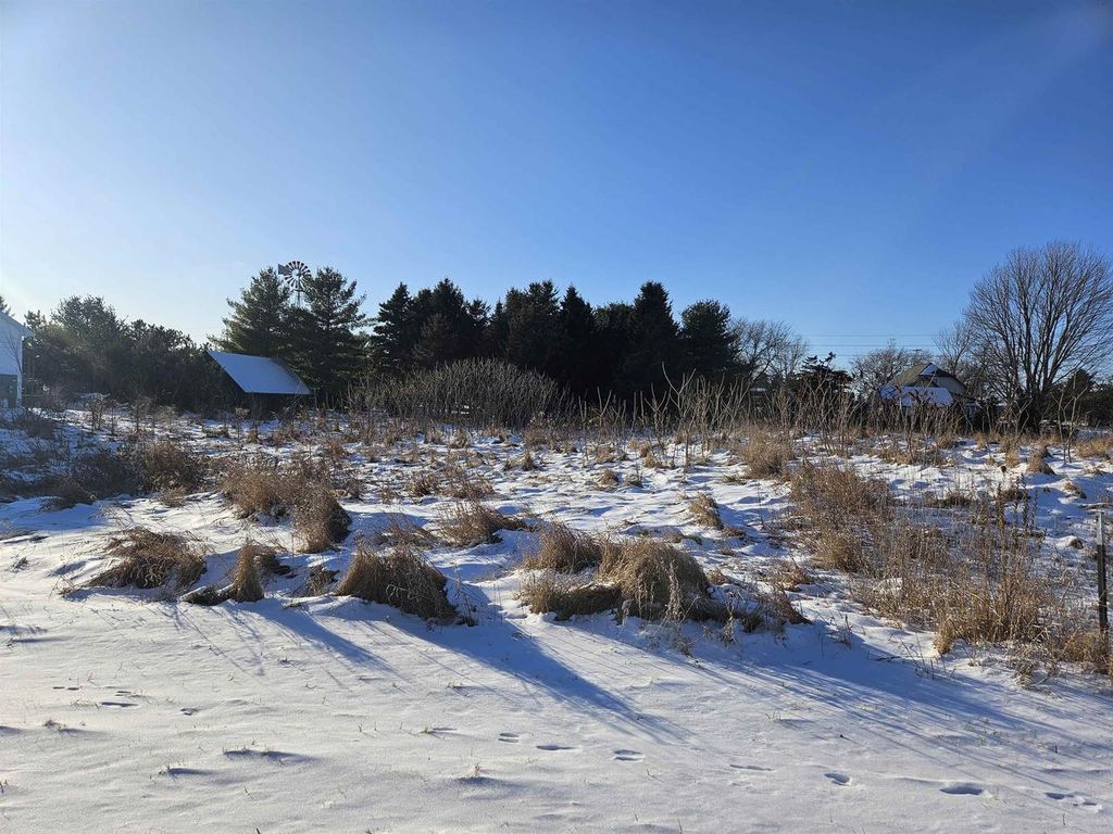 Photo of 2705 Northpoint DRIVE, New London, WI 54961 (MLS # 50320486)