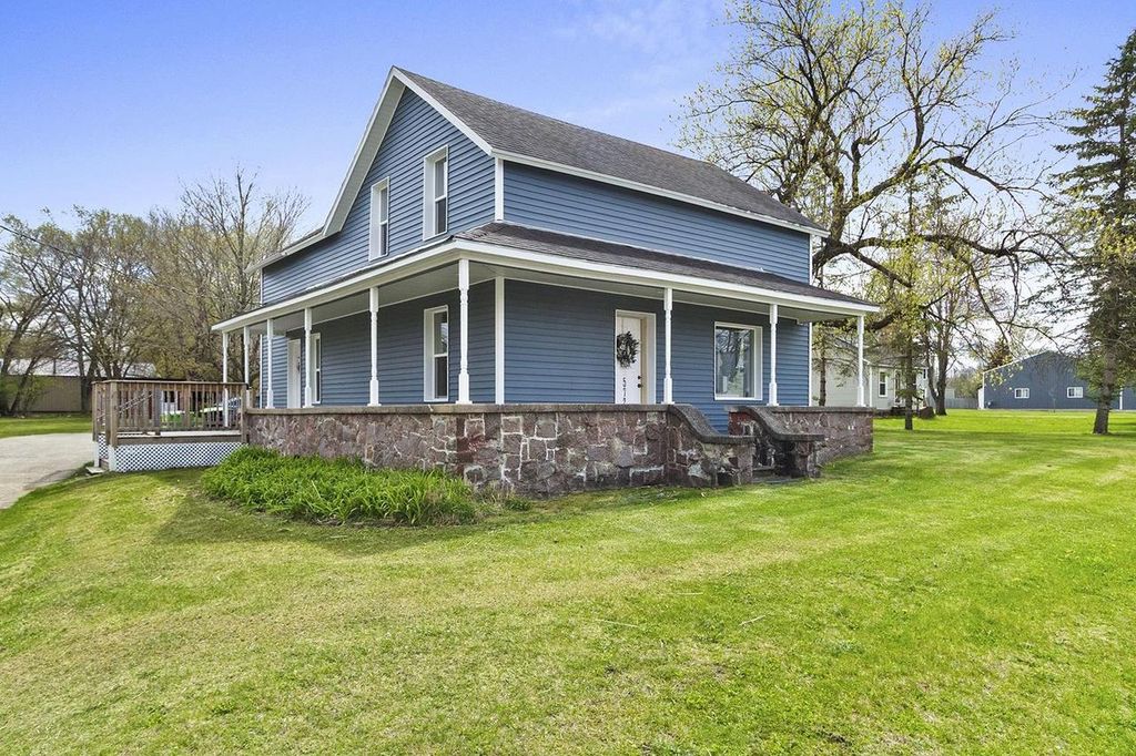 Photo of 572 Green Bay AVENUE, Oconto Falls, WI 54154 (MLS # 50325380)
