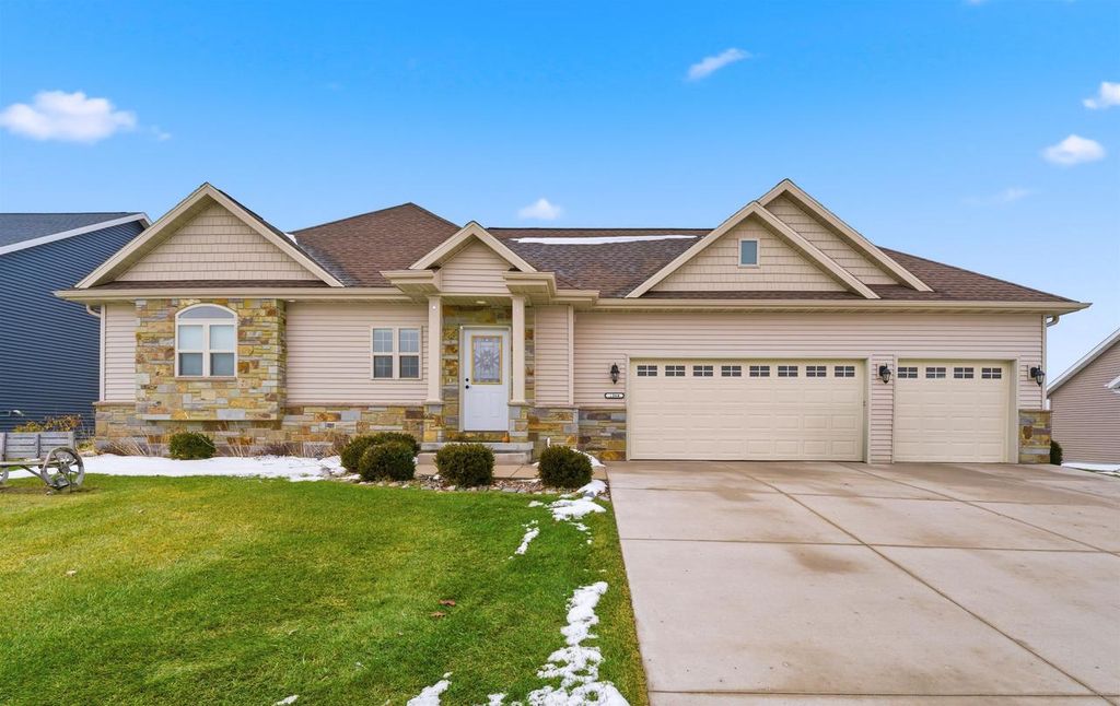 Photo of 1364 Primrose LANE, Fond Du Lac, WI 54935 (MLS # 50321722)